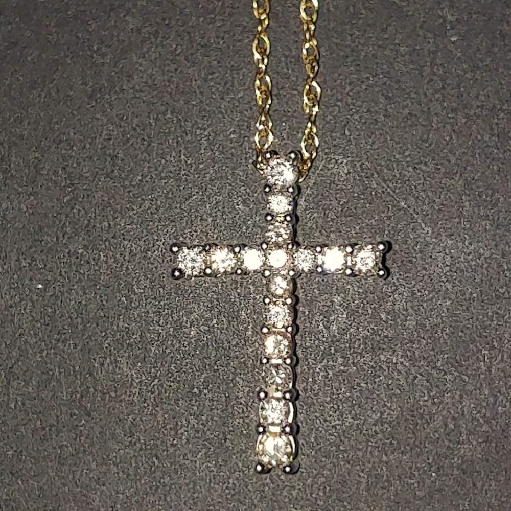 10k Yellow Gold 1/20 Carat Diamond Cross With Chain